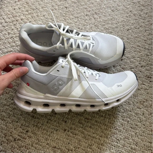 On Cloud Light Gray and White Sneakers - Picture 1 of 6